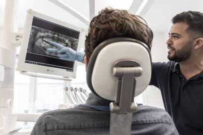 Bro, implantat eller protese